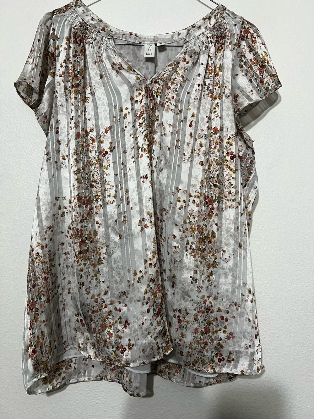 Joie Silk Blouse Featuring a Multicolor Floral  Pattern Size Large